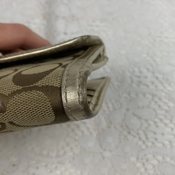 Vintage Coach Leather Fabric Wallet Signature C Turnkey opening Tan Gold shine - Picture 11 of 16